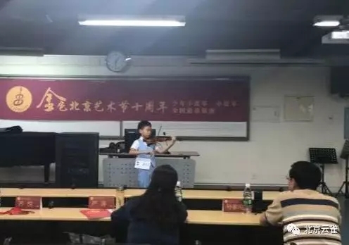 李诺诺11岁,已达到小提琴业余9级,并在多项小提琴比赛中斩获金奖 李诺诺11岁,已达到小提琴业余9级,并在多项小提琴比赛中斩获金奖