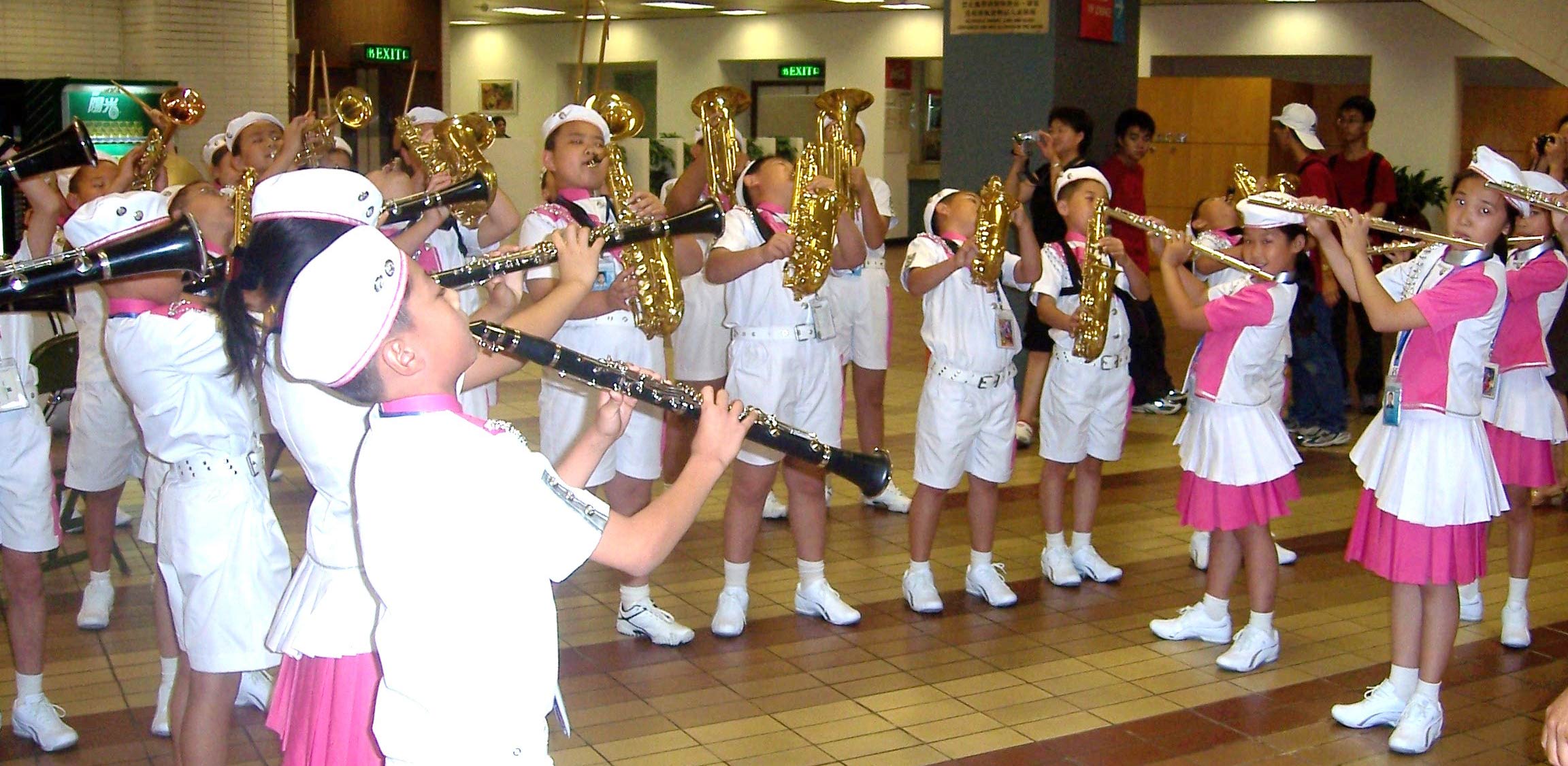 学校管乐团学习培训效果展示-管乐团服装定制
