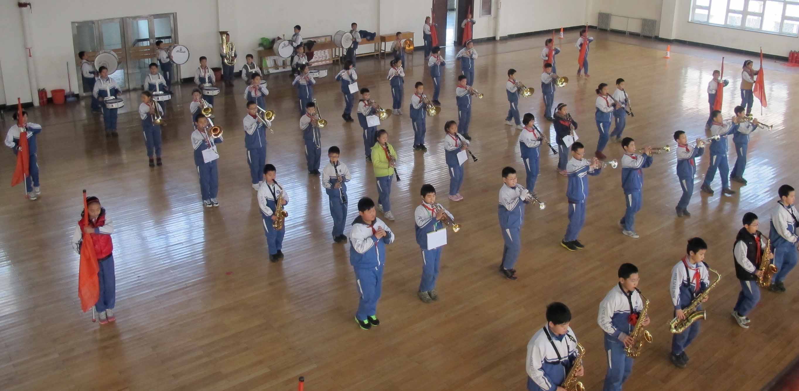 学校鼓号队学生单技课训练