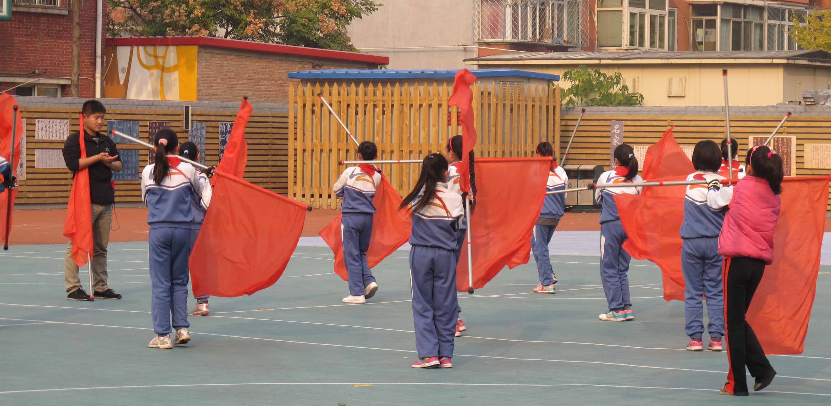 学校鼓号队学生单技课训练