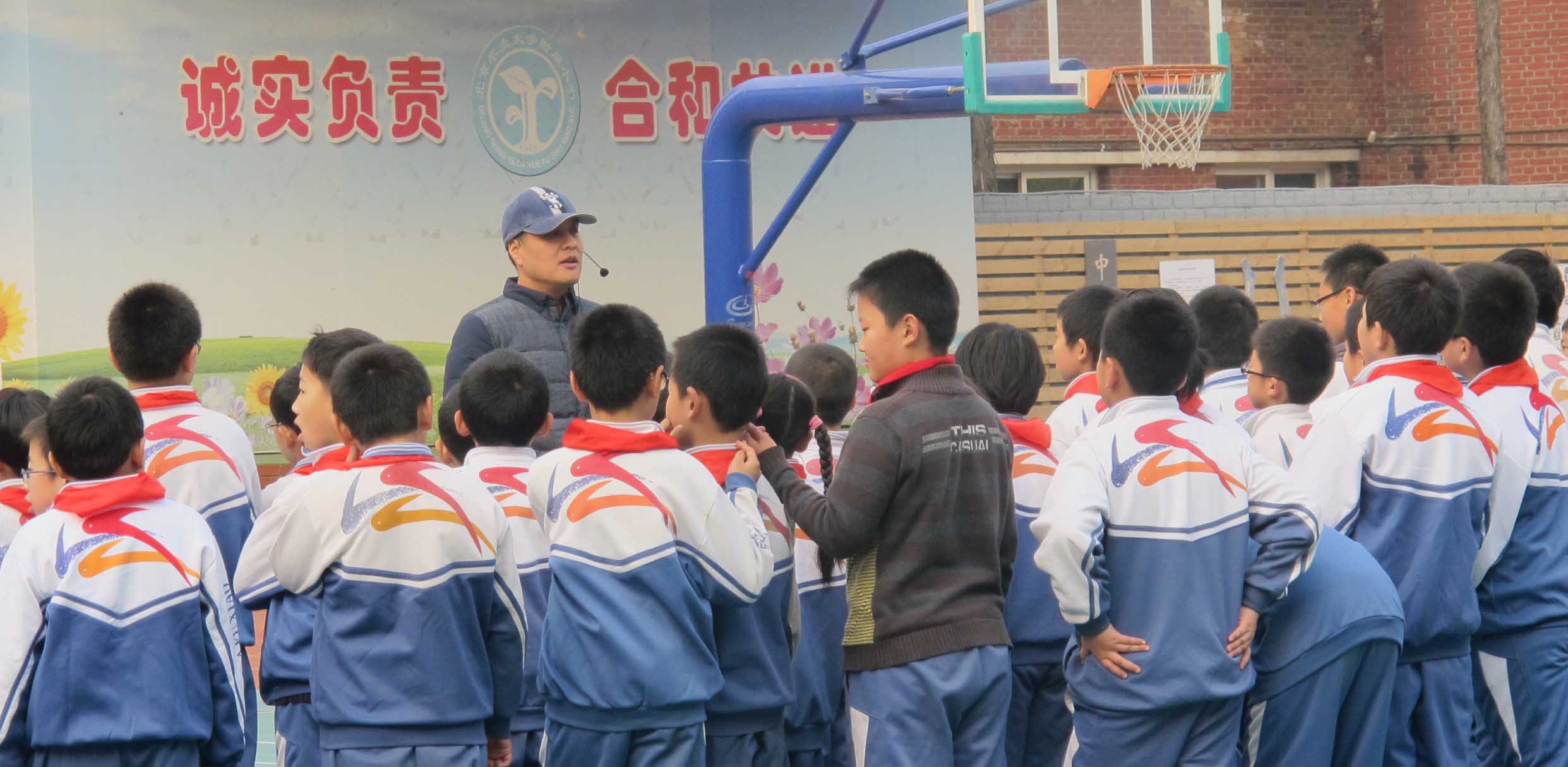 学校鼓号队学生单技课训练